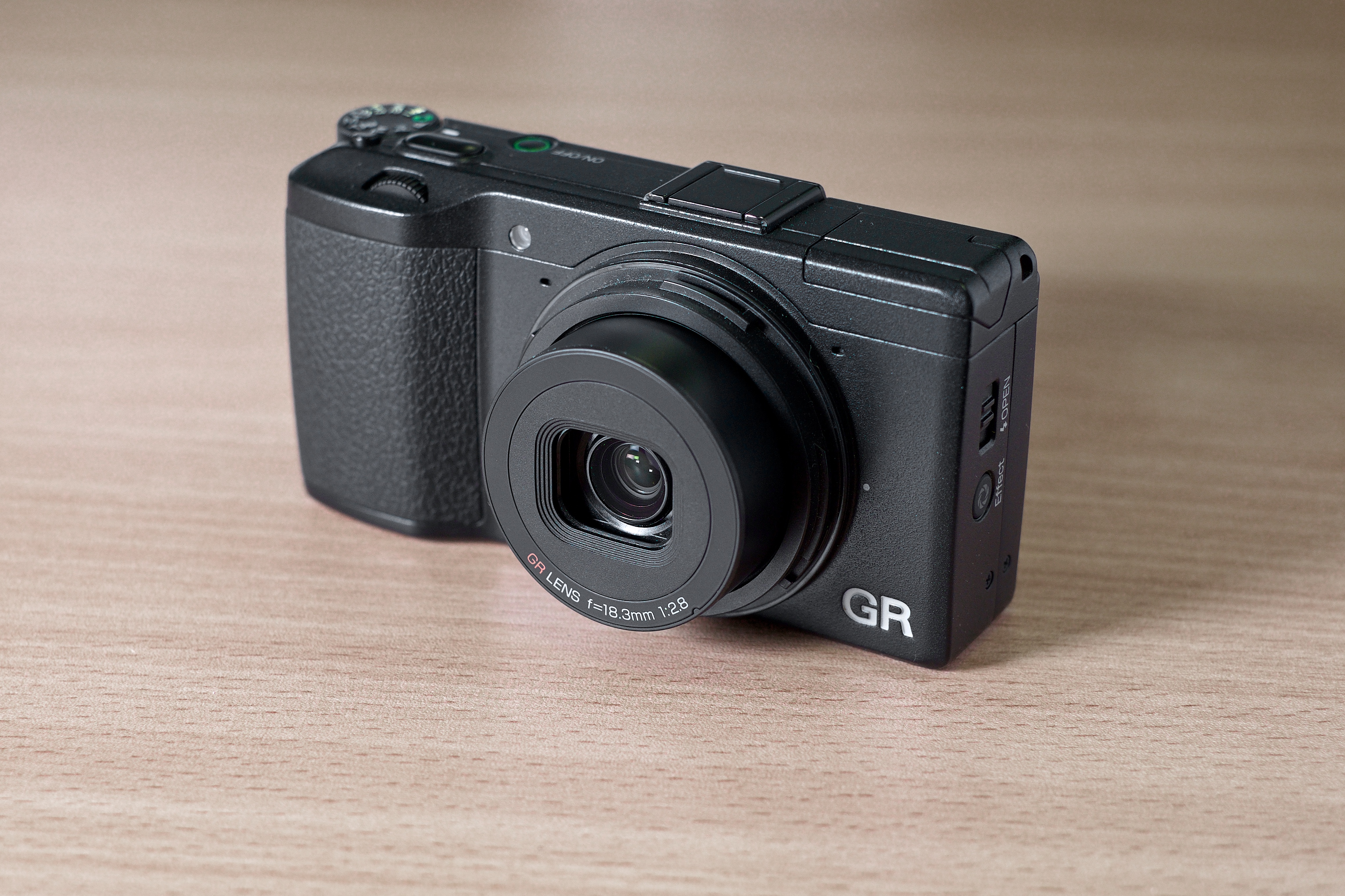 Ricoh GR (large sensor compact camera) - Wikipedia