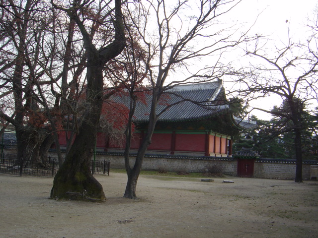 File:Seonggyungwan quad.jpg