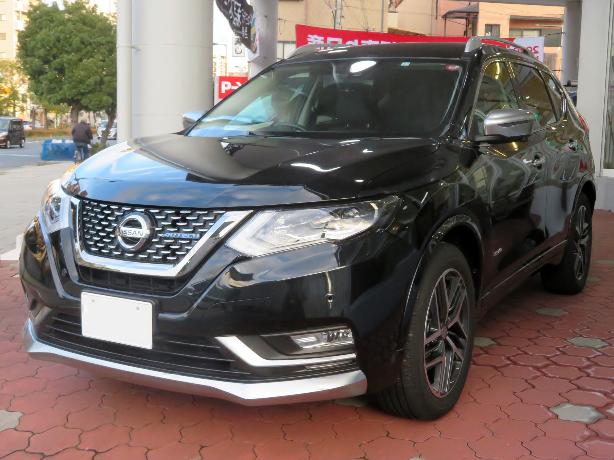 ファイル:The frontview of Nissan X-TRAIL AUTECH HYBRID i Package 4WD (DAA-HNT32).jpg  - Wikipedia