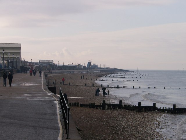 File:The seafront at Hunstanton - geograph.org.uk - 2793449.jpg