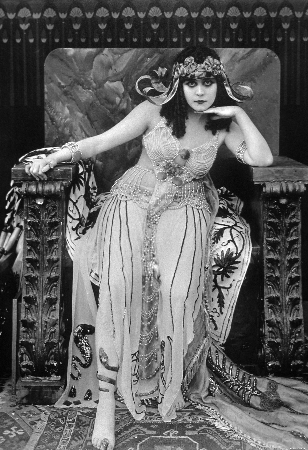 Actresses in the role of Cleopatra: Theda Bara 1917, Claudette