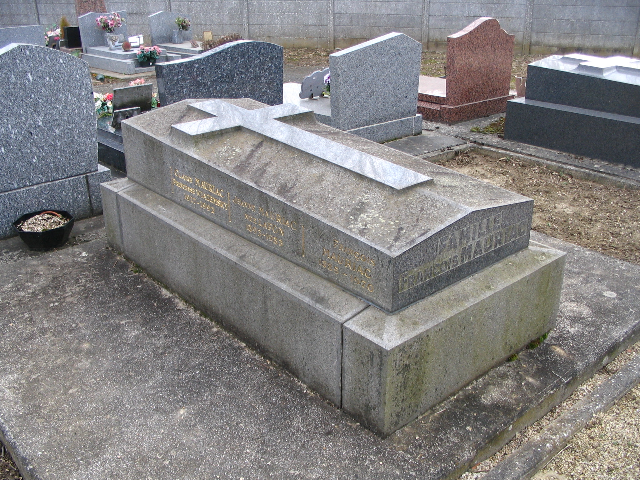 Lieutenant Alain Le Ray, le premier évadé de Colditz V%C3%A9mars_-_Cemetery_-_Fran%C3%A7ois_Mauriac