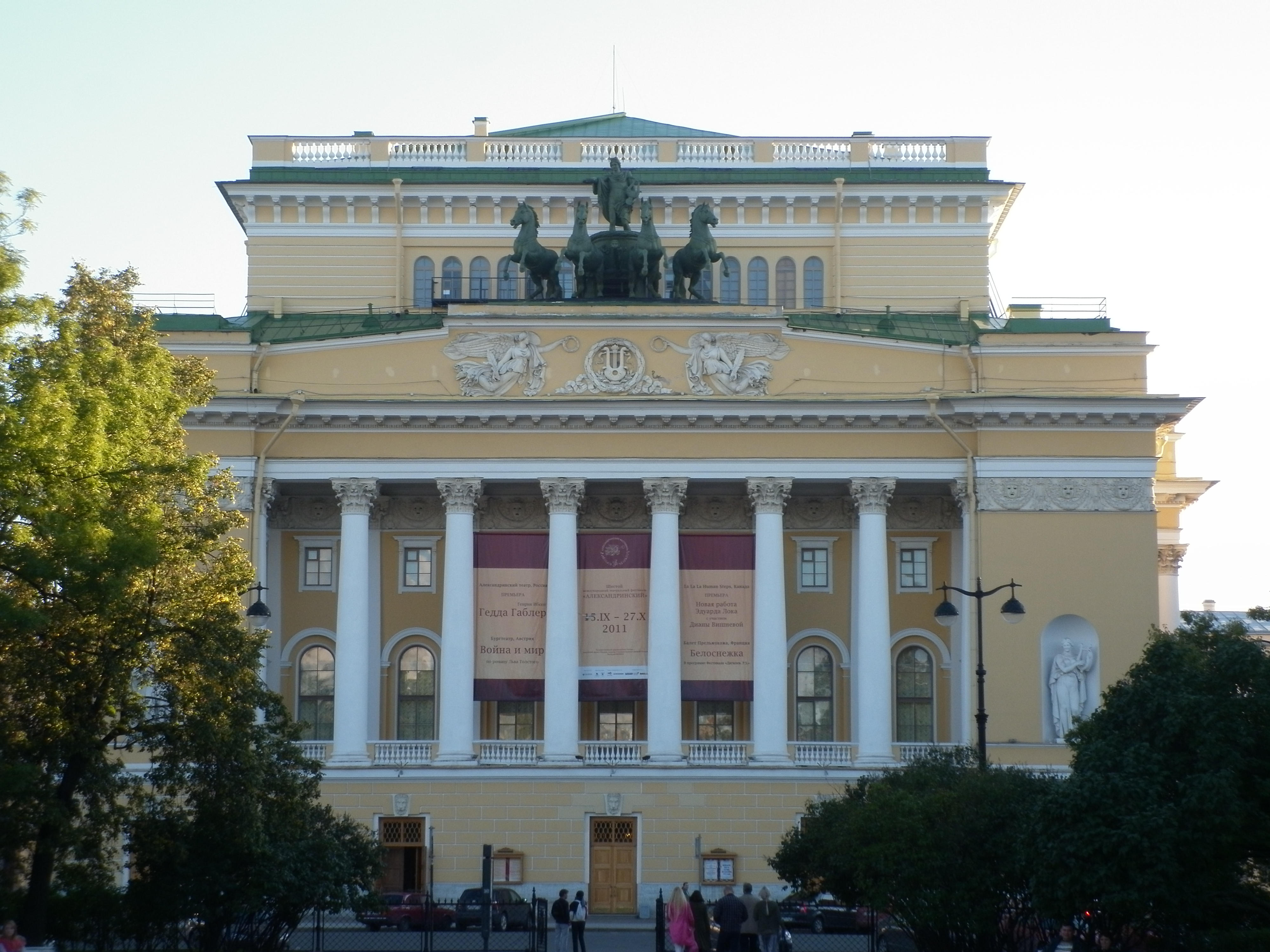 здание александрийского театра