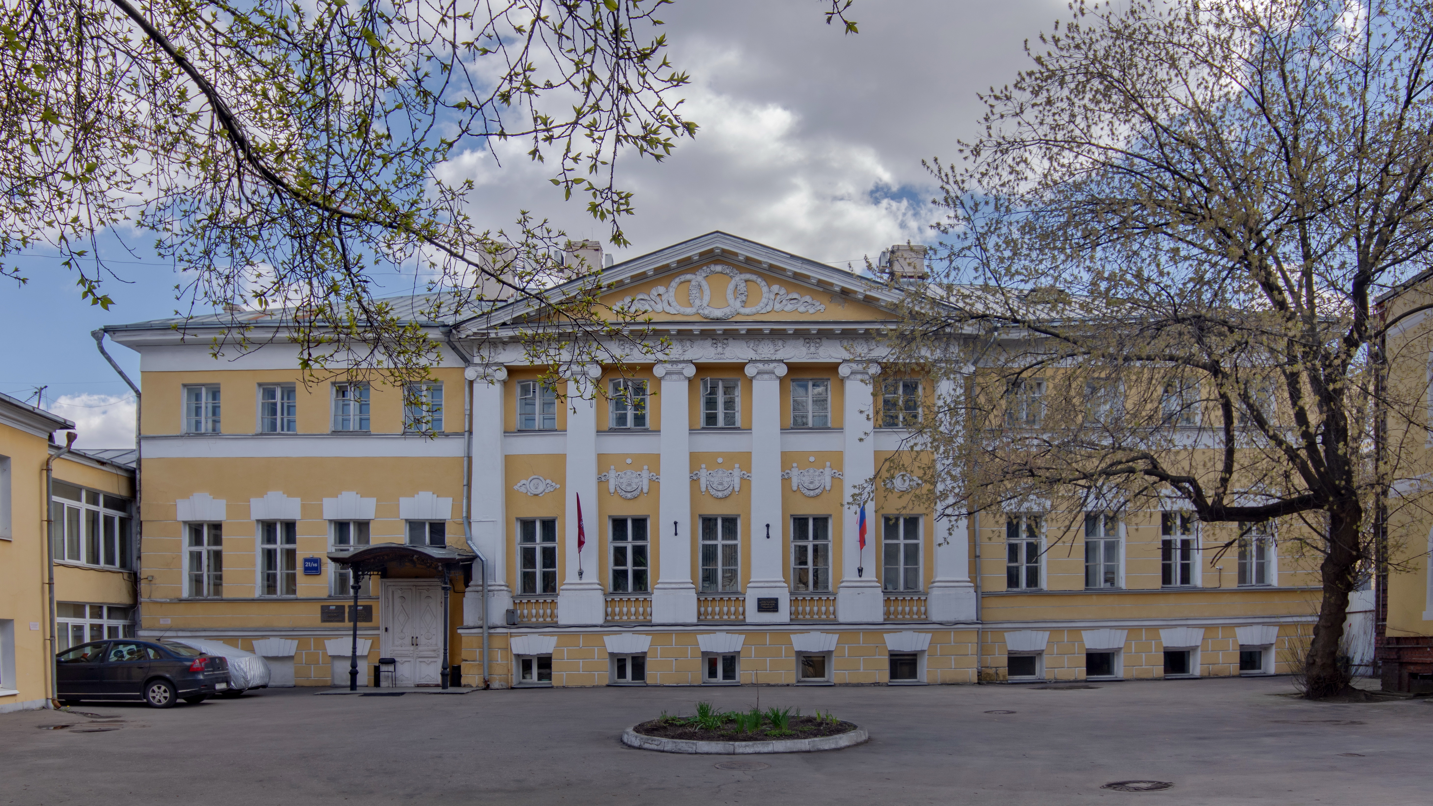 Московская 21 б. Городская усадьба Долгоруковых - Бобринских. Городская усадьба Гончарова - Филипповых. Серпухов городская усадьба. Городская усадьба Долгоруковых - Бобринских внутри.