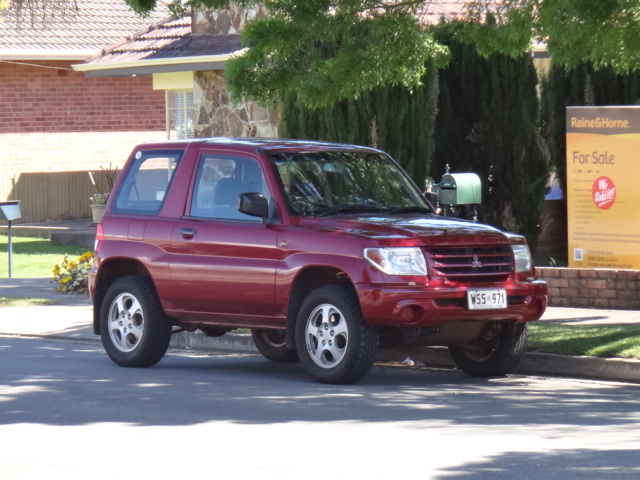 File:2001-2002 Mitsubishi Pajero iO (QA MY02) 3-door wagon (8102305761).jpg