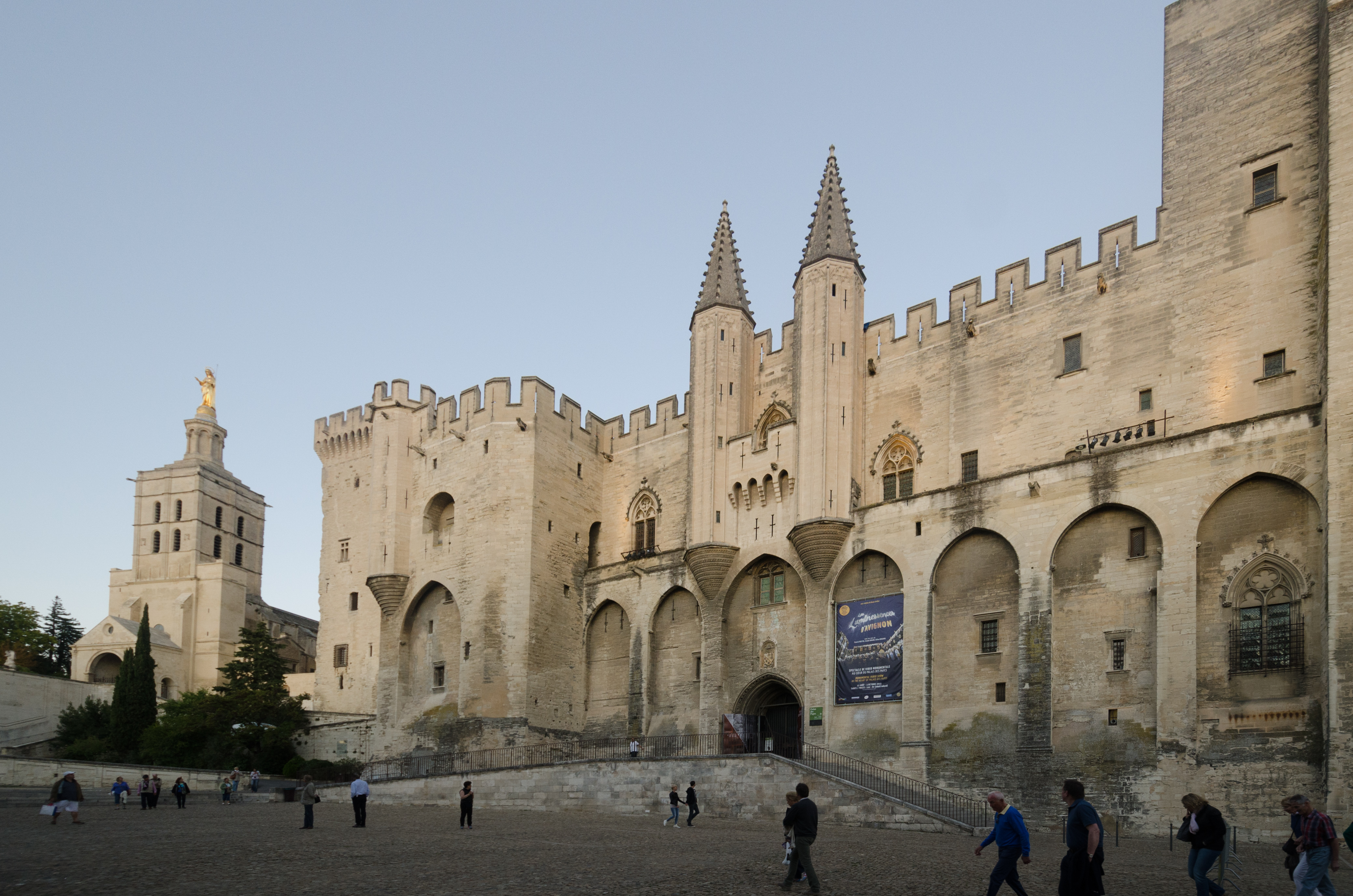 Папский дворец в Авиньоне (Palais des Papes)