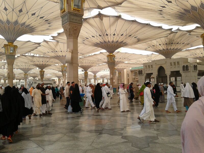 File:Al-Masjid Al-Nabawi umbrella.jpg