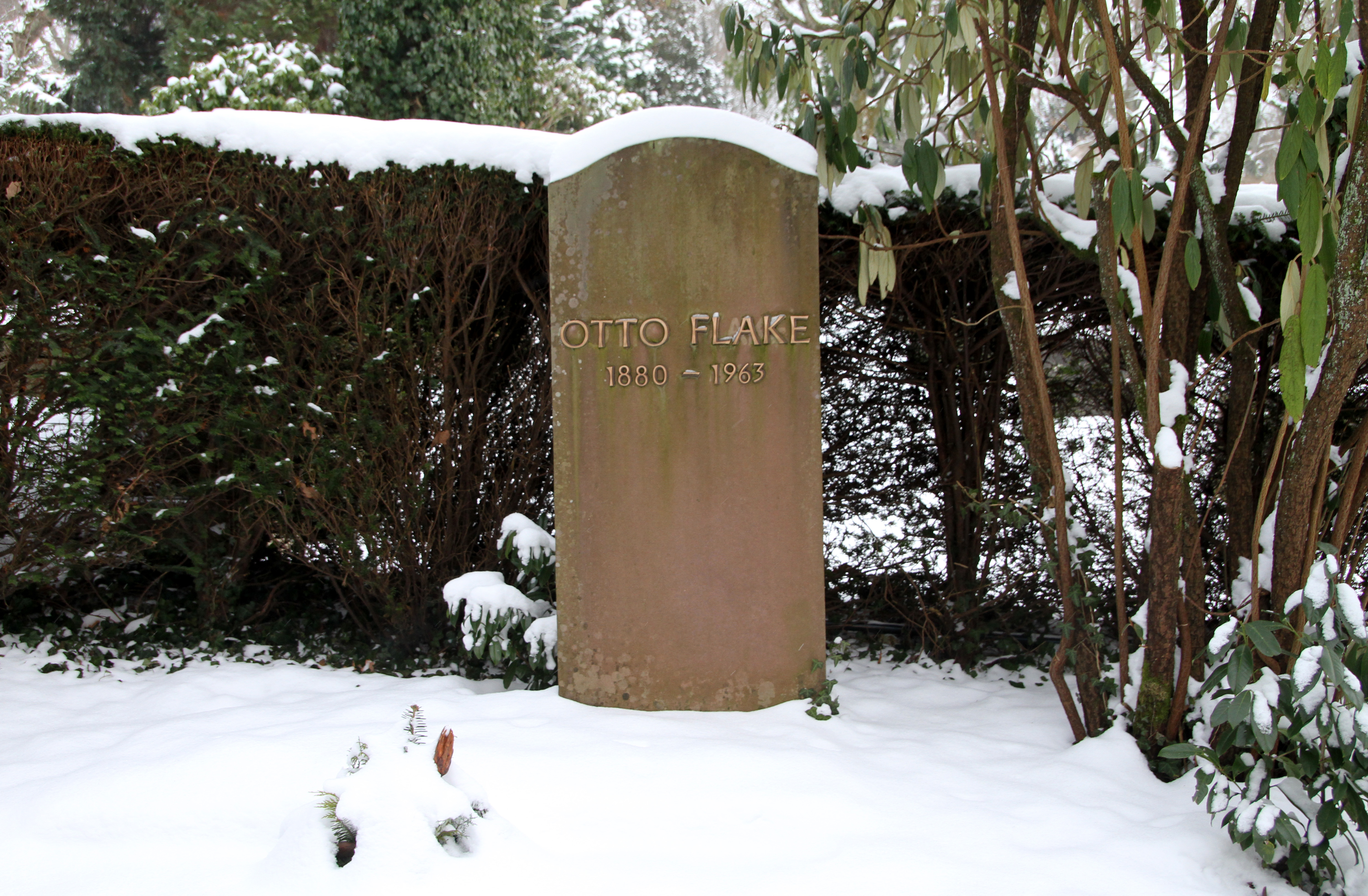 Tombe d'Otto Flake au cimetière central de [[Baden-Baden