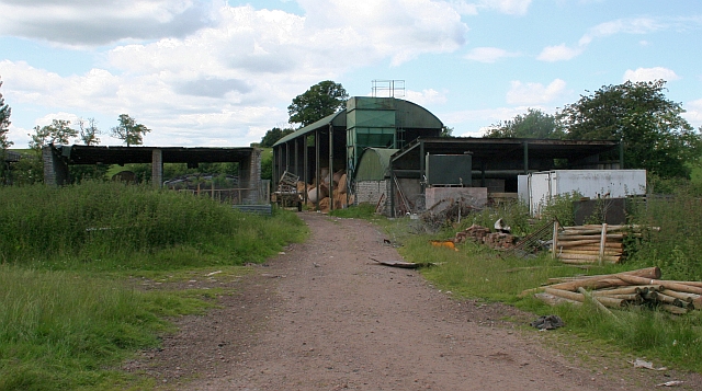 File:Barns and outbuildings, Hillworth Farm - geograph.org.uk - 848452.jpg