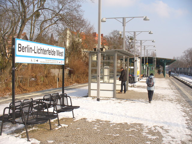 File:Berlin - Lichterfelde-West - geo.hlipp.de - 32988.jpg