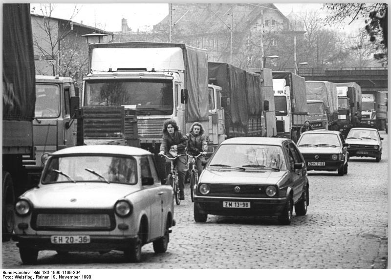 File:Bundesarchiv Bild 183-1990-1109-304, Guben, Stau, Grenzverkehr.jpg