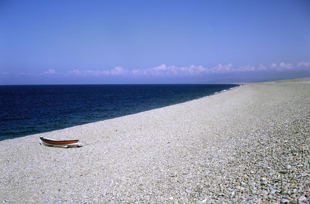 File:Chesil Beach - geograph.org.uk - 29000.jpg