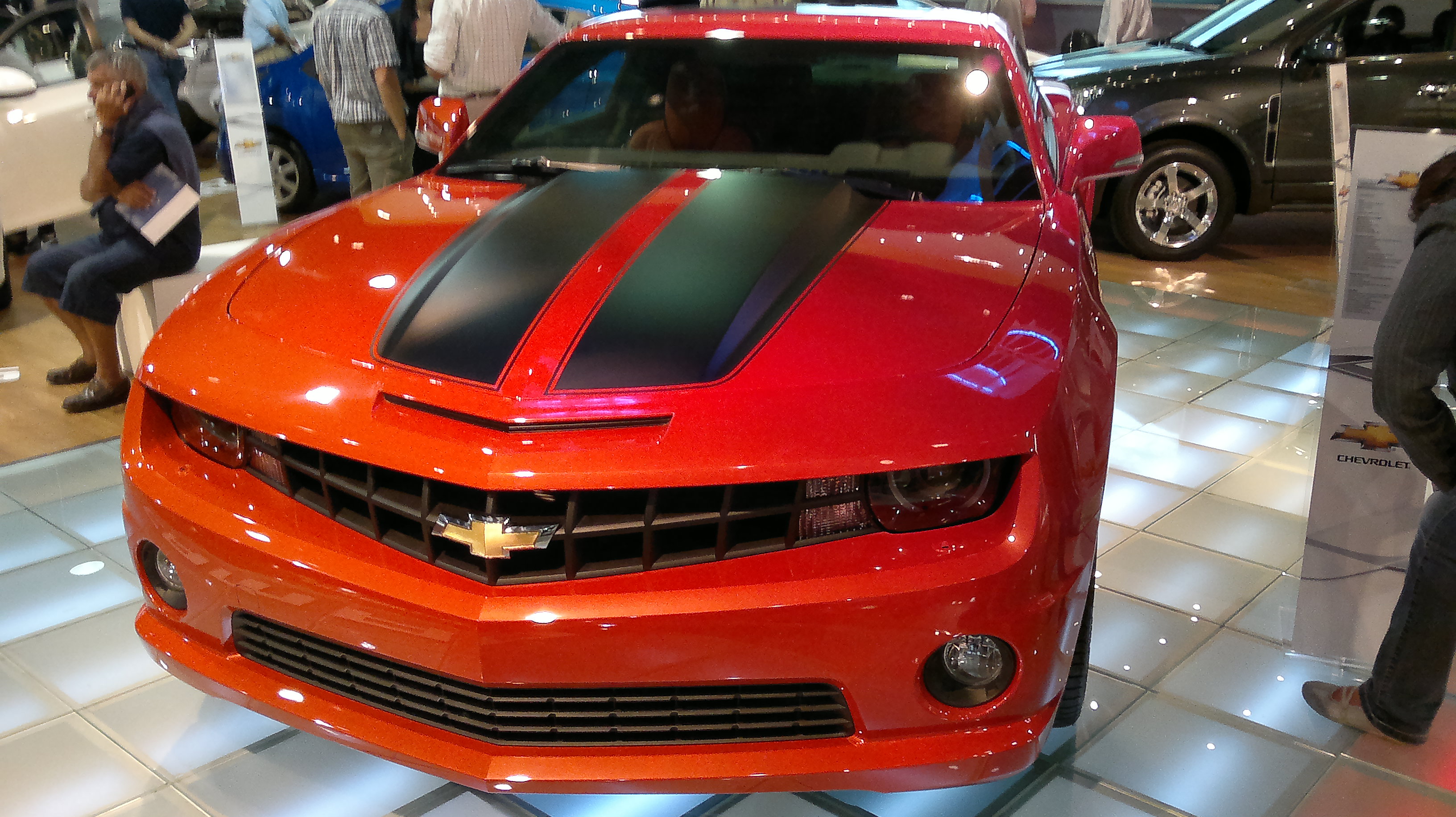 File:Chevrolet Camaro orange en Montevideo,  - Wikimedia Commons