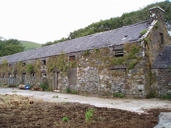 File:Disused stable building - geograph.org.uk - 219532.jpg