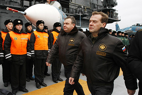 Медведев вс рф. Медведев Верховный главнокомандующий. Медведев в военной форме Верховного главнокомандующего. Медведев в военной форме.
