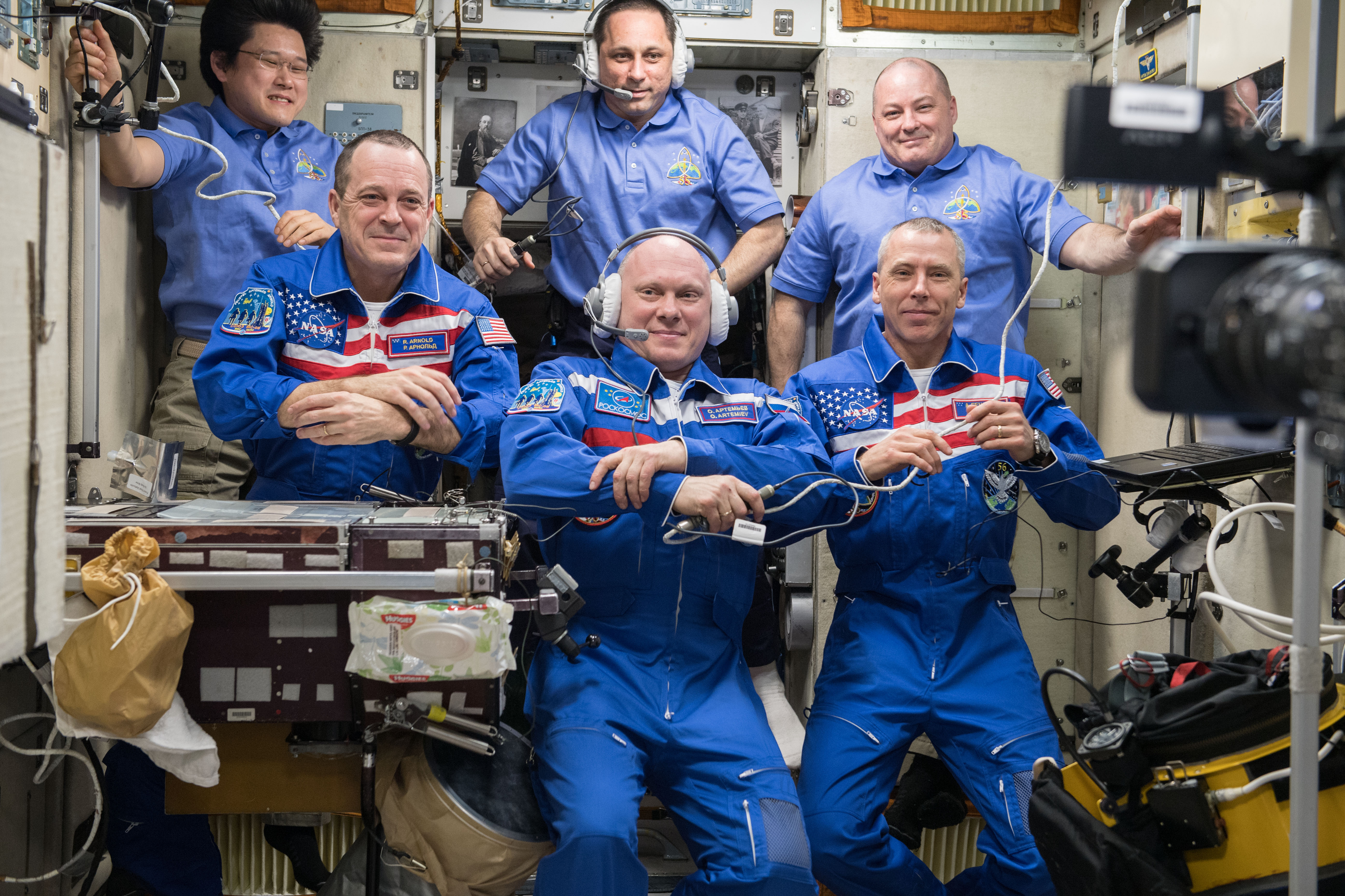 Какие космонавты сейчас в космосе 2024 год. Какие космонавты. Экипаж NASA. Какие космонавты сейчас в космосе. Космонавты сейчас и будущего.