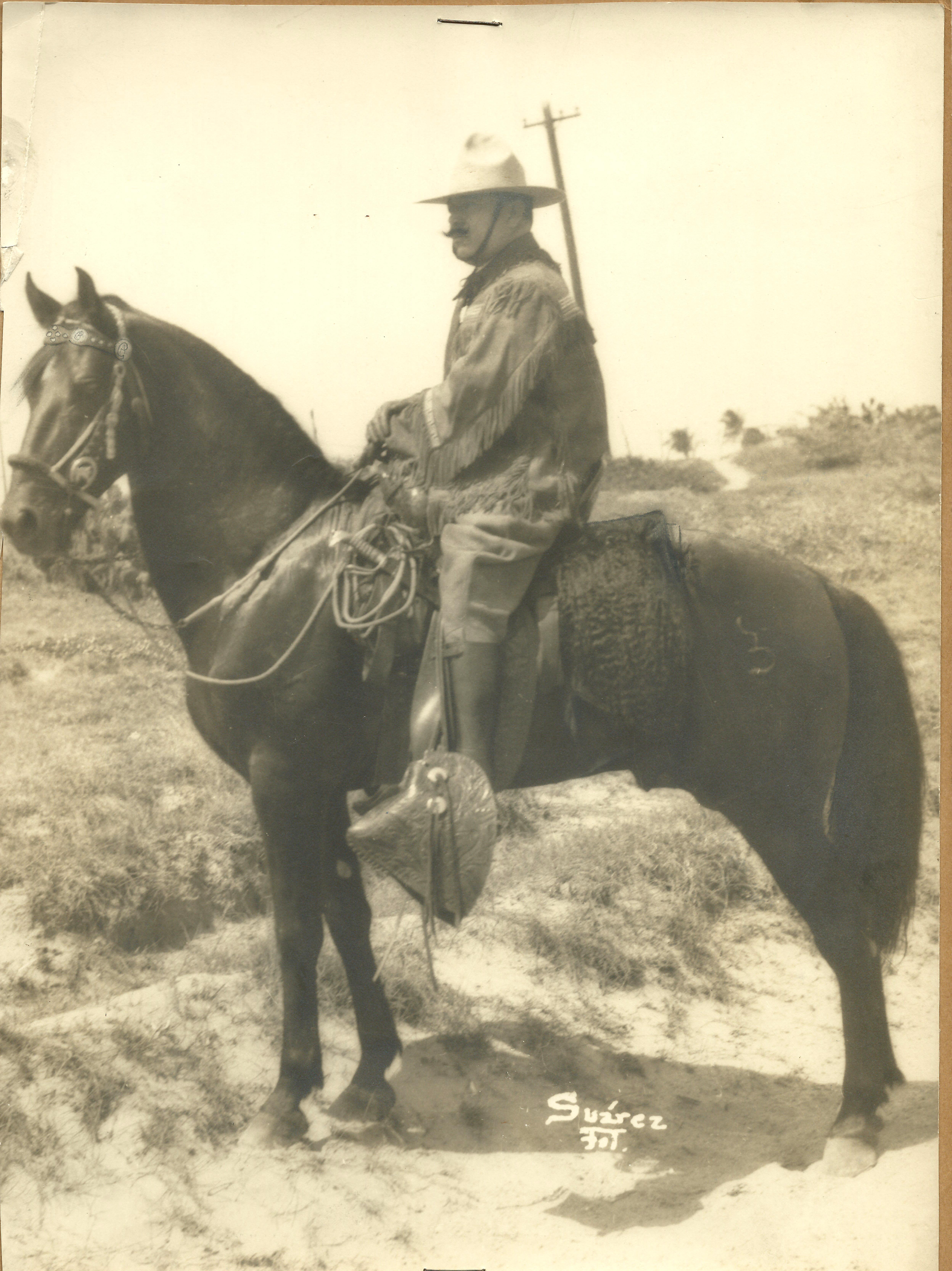 El general Arnulfo R. Gómez a caballo.