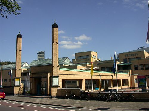 File:GemeentemuseumDenHaag.jpg