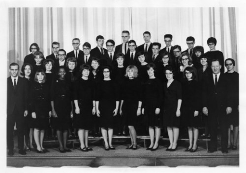 File:Goshen College Chorus, undated (15458330937).jpg