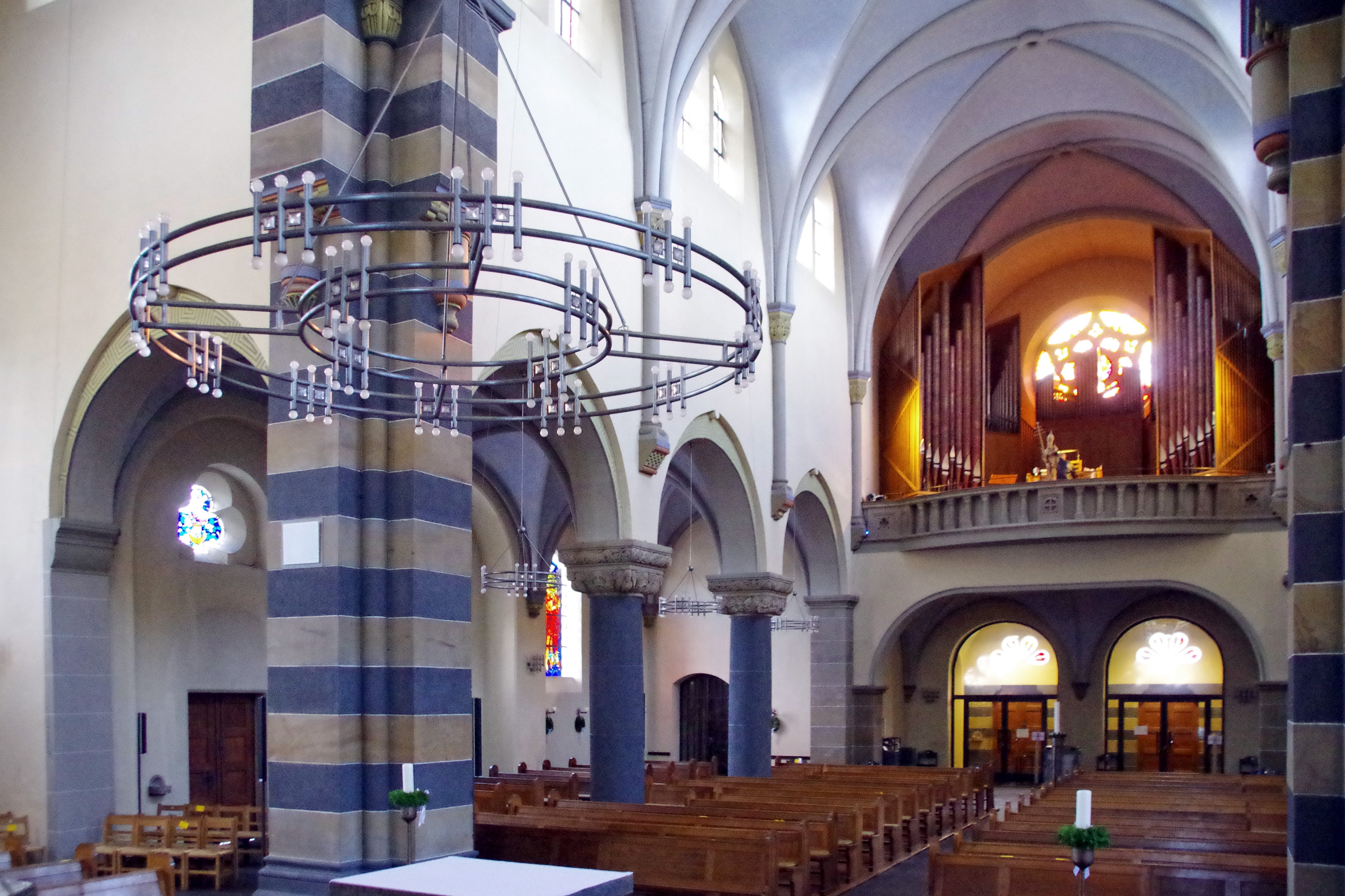 File:Herz-Jesu-Kirche (Mayen) 16.jpg - Wikimedia Commons