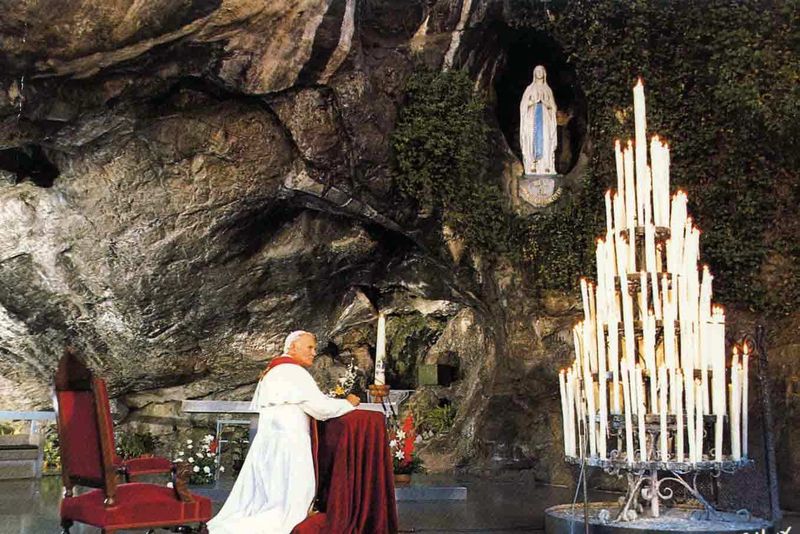 ✟Le Chapelet à Lourdes✟ - Page 19 JPII_Lourdes