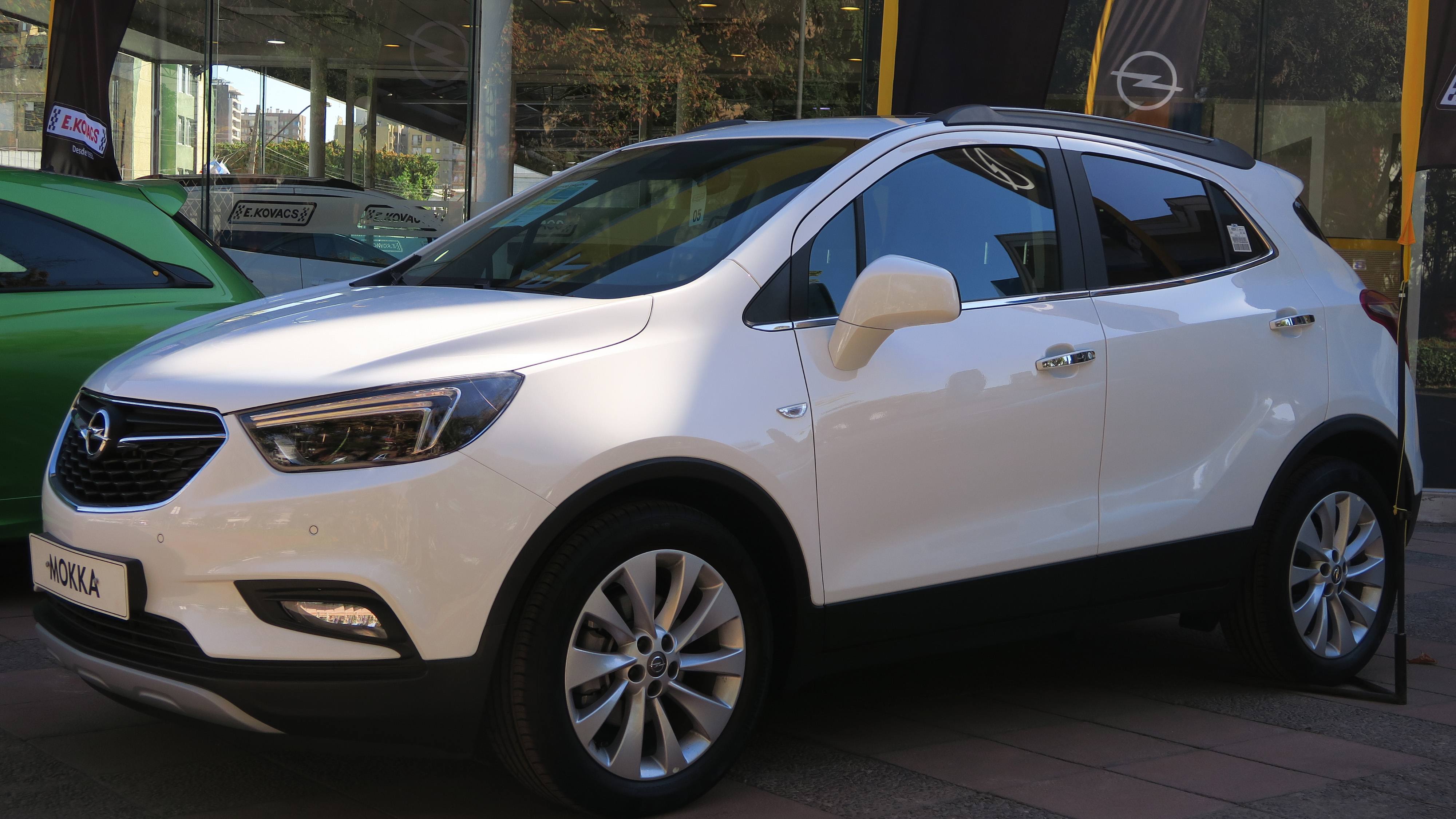 https://upload.wikimedia.org/wikipedia/commons/3/34/Opel_Mokka_X_1.4T_Enjoy_2018_%2841703815875%29.jpg