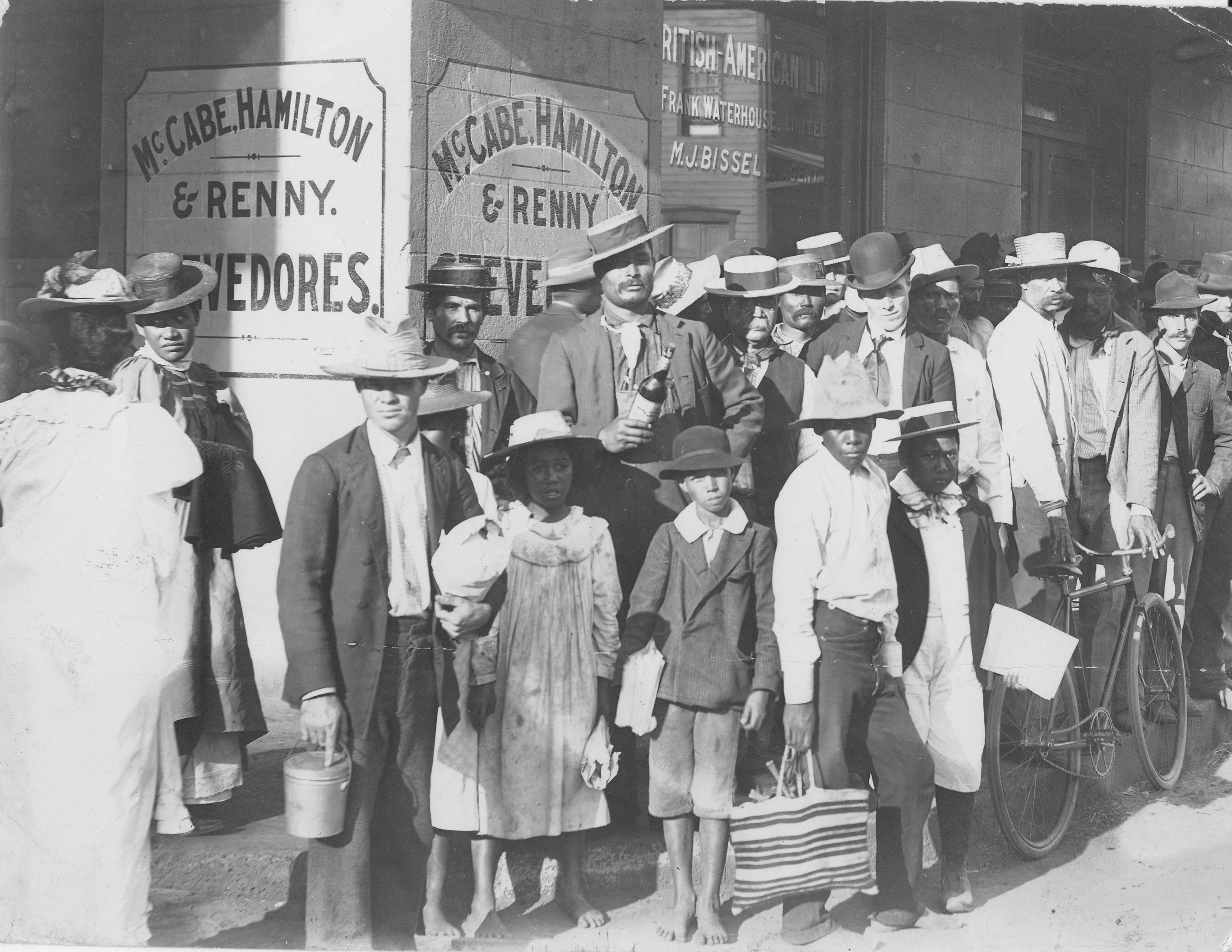 tattoo on street queen Street, Honolulu, 1900 9 Hawaii, (PPWD File:Queen 1.010 c.