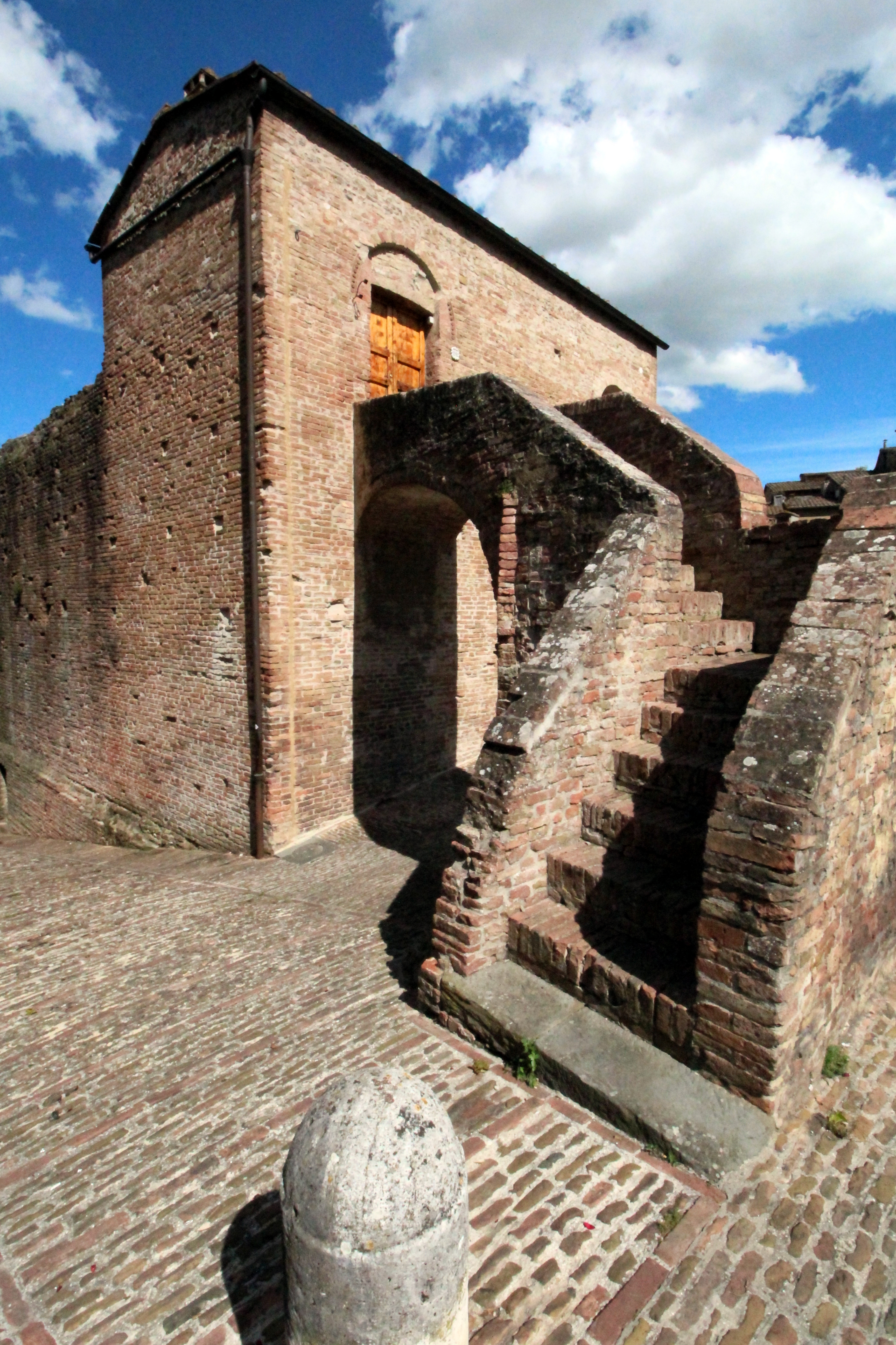 Scalinata alla Casa del Pittore sopra la Fontana Fontenova