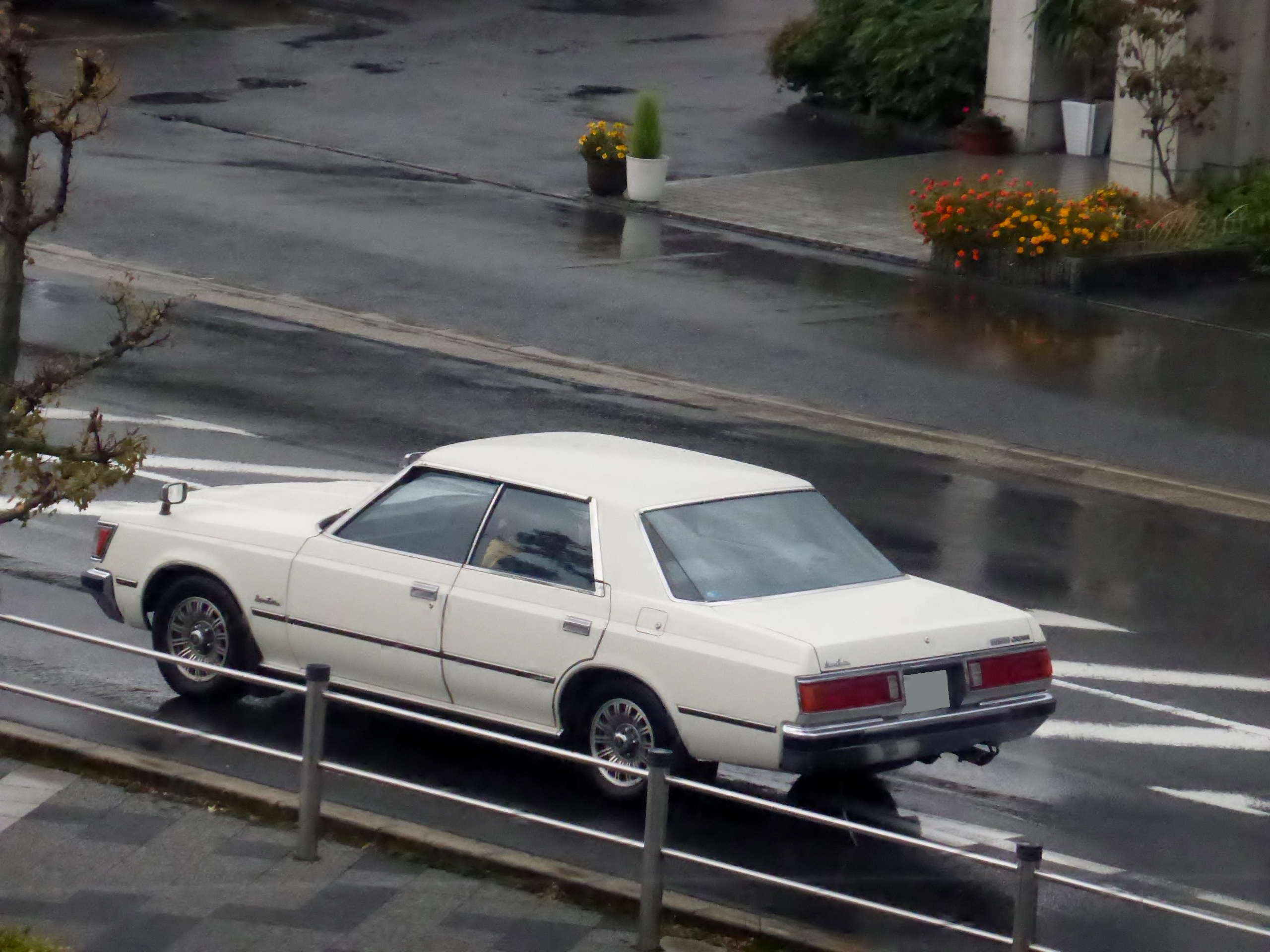 File:Toyota Crown 2800 Royal Saloon (S110) rear.JPG - Wikimedia 