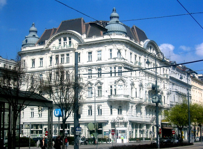 File:Wien Cafe Prueckel 2004.jpg