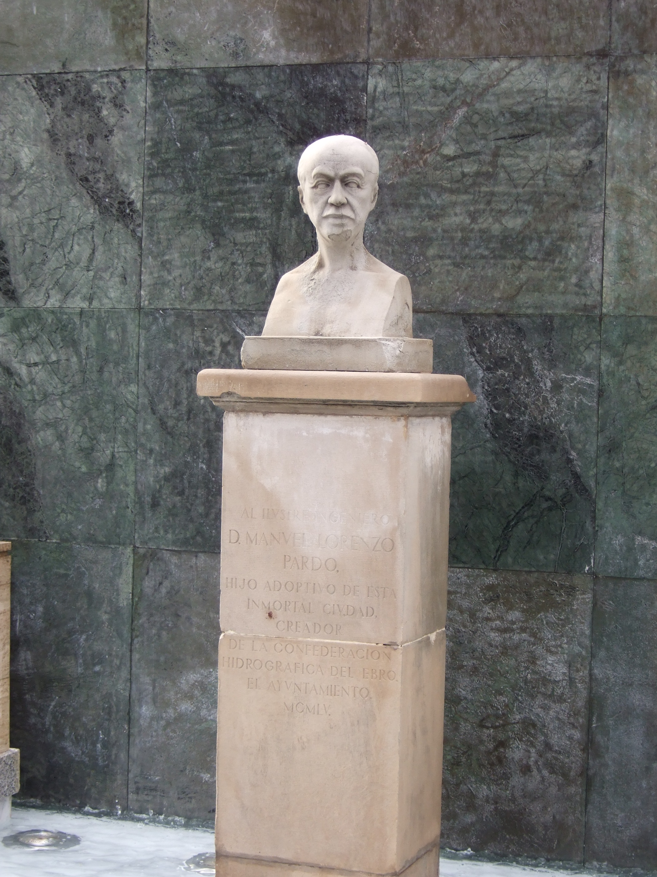 Busto de Manuel Lorenzo Pardo en [[Zaragoza