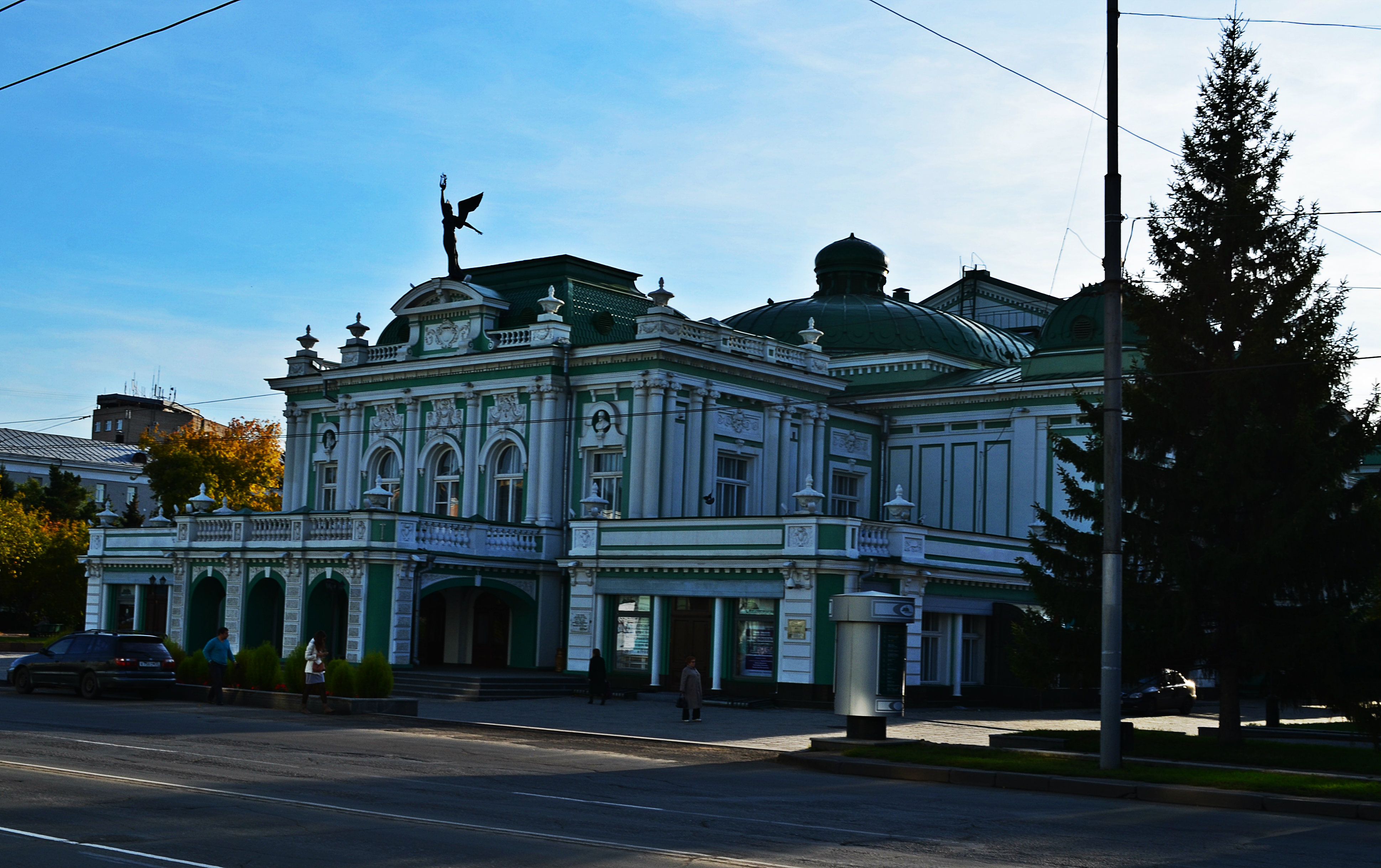 Театры омск сегодня. Омский Академический театр драмы Омск. Омск театр драмы вечером. Театр драмы Омск сверху. Омск зима Омский Академический театр драмы..