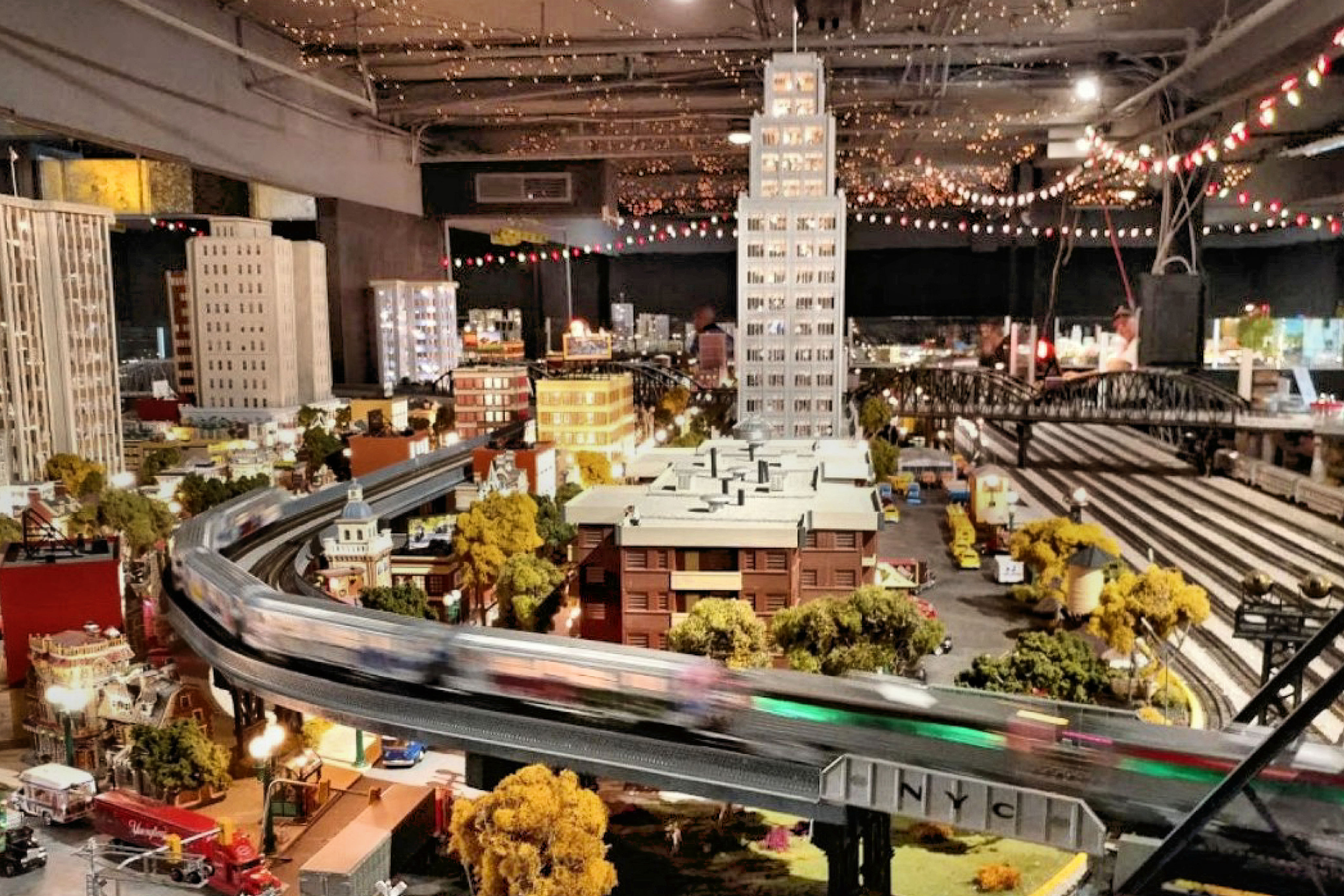 File:2020 - Merchants Square Mall - Train Display 4 - Allentown Pa.jpg -  Wikimedia Commons