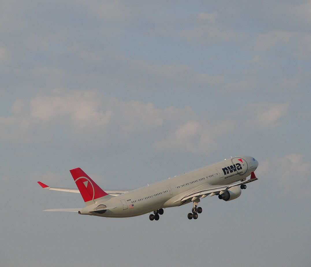 A-330 to Europe (623679475).jpg