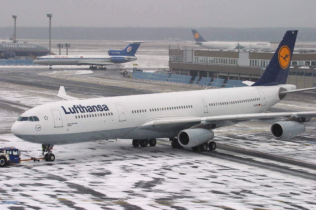 united airlines a340