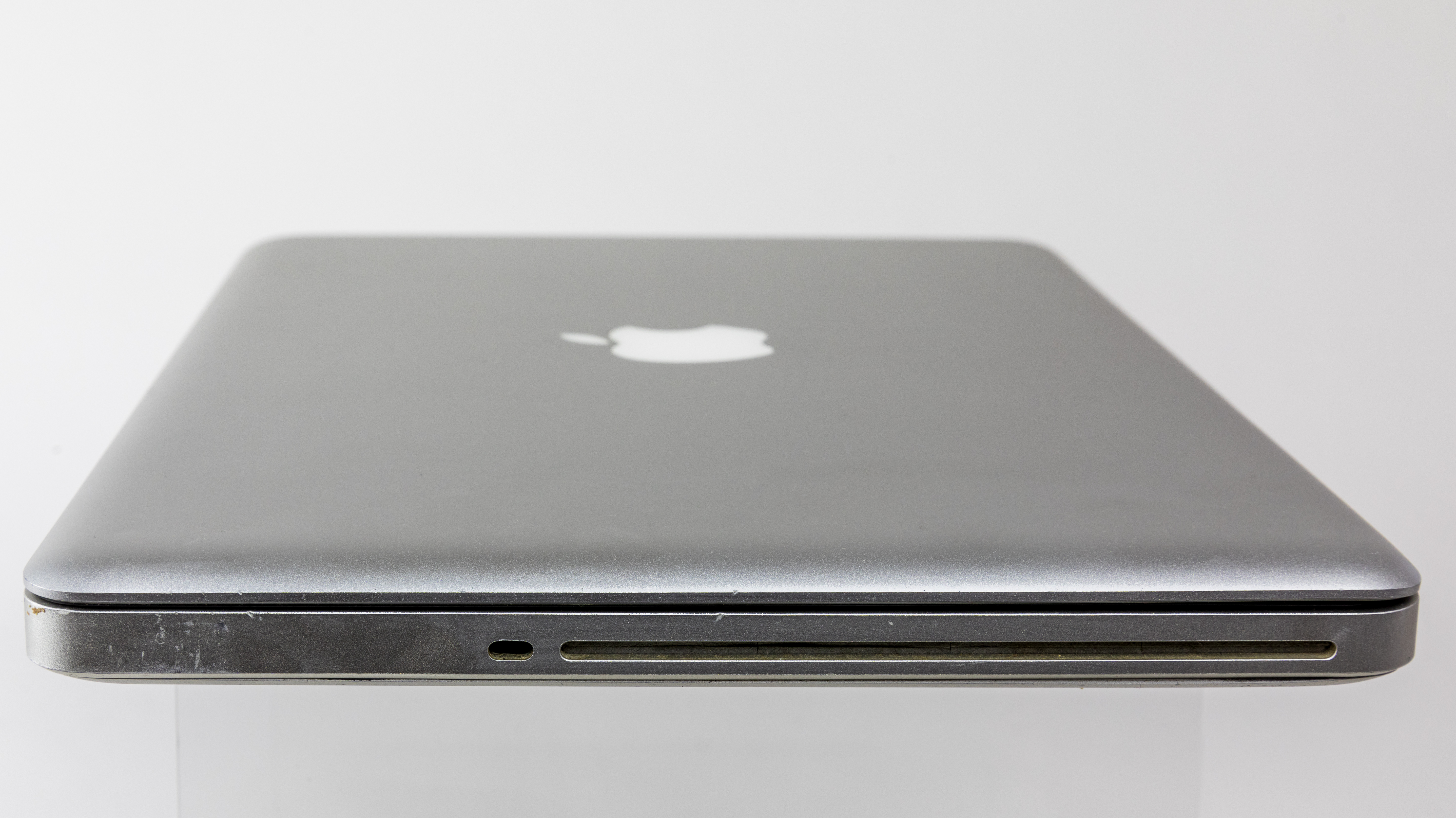 File:Apple MacBook Pro, model A1278-8110.jpg - Wikimedia Commons