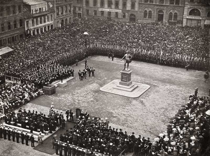 File:Avdukingen av Christian IV-statuen på Stortorvet 28. september 1880 OB.F01133.jpg