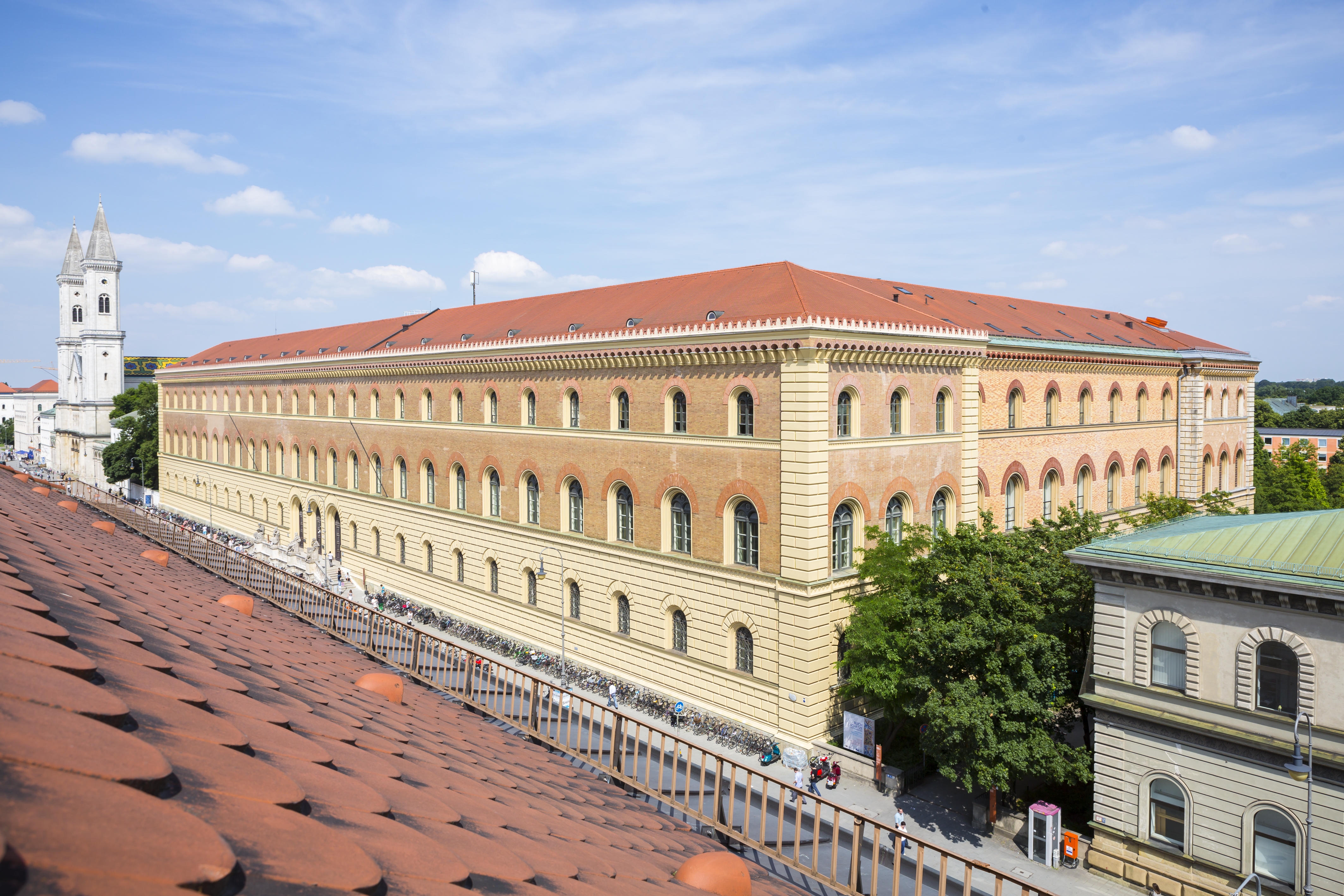 The {{lang|de|Bayerische Staatsbibliothek}}, Munich