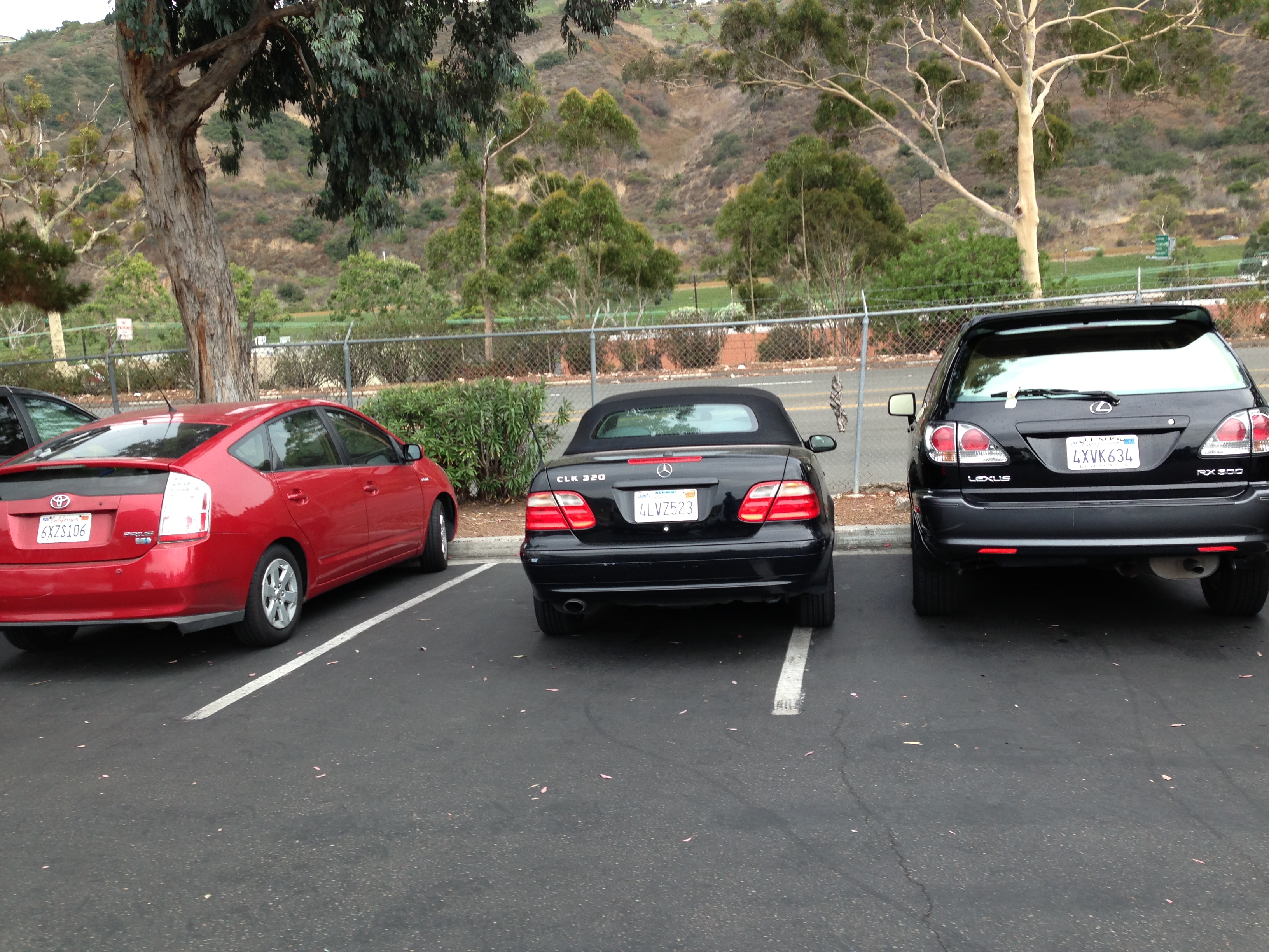 File:Bad car parking.jpg - Wikipedia
