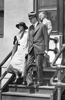 File:Brownlee and wife leaving courthouse.jpg