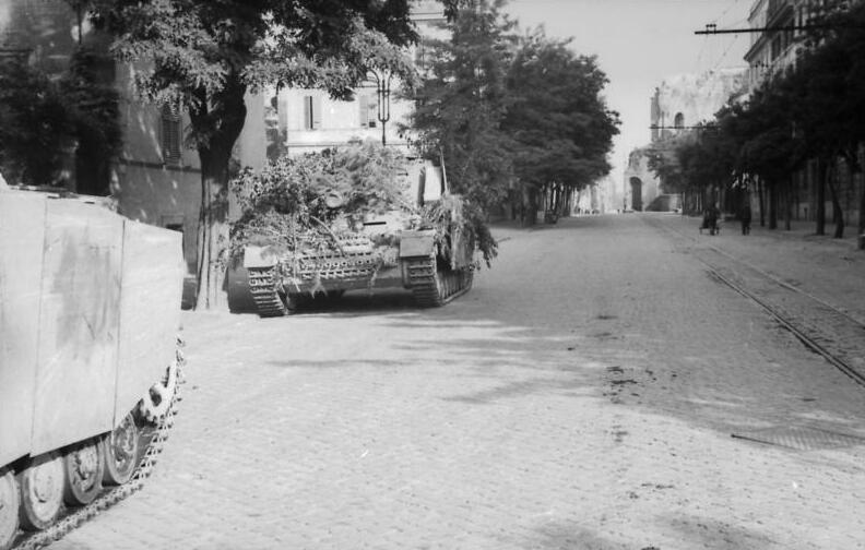 File:Bundesarchiv Bild 101I-476-2069-19, Rom, getarnter Panzer IV auf einer Straße.jpg