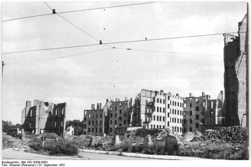 File:Bundesarchiv Bild 183-16439-0003, Magdeburg, Ruinen.jpg