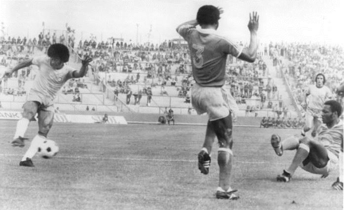 File:Bundesarchiv Bild 183-N0622-0031, Fußball-WM, Zaire - Brasilien 0-3.jpg