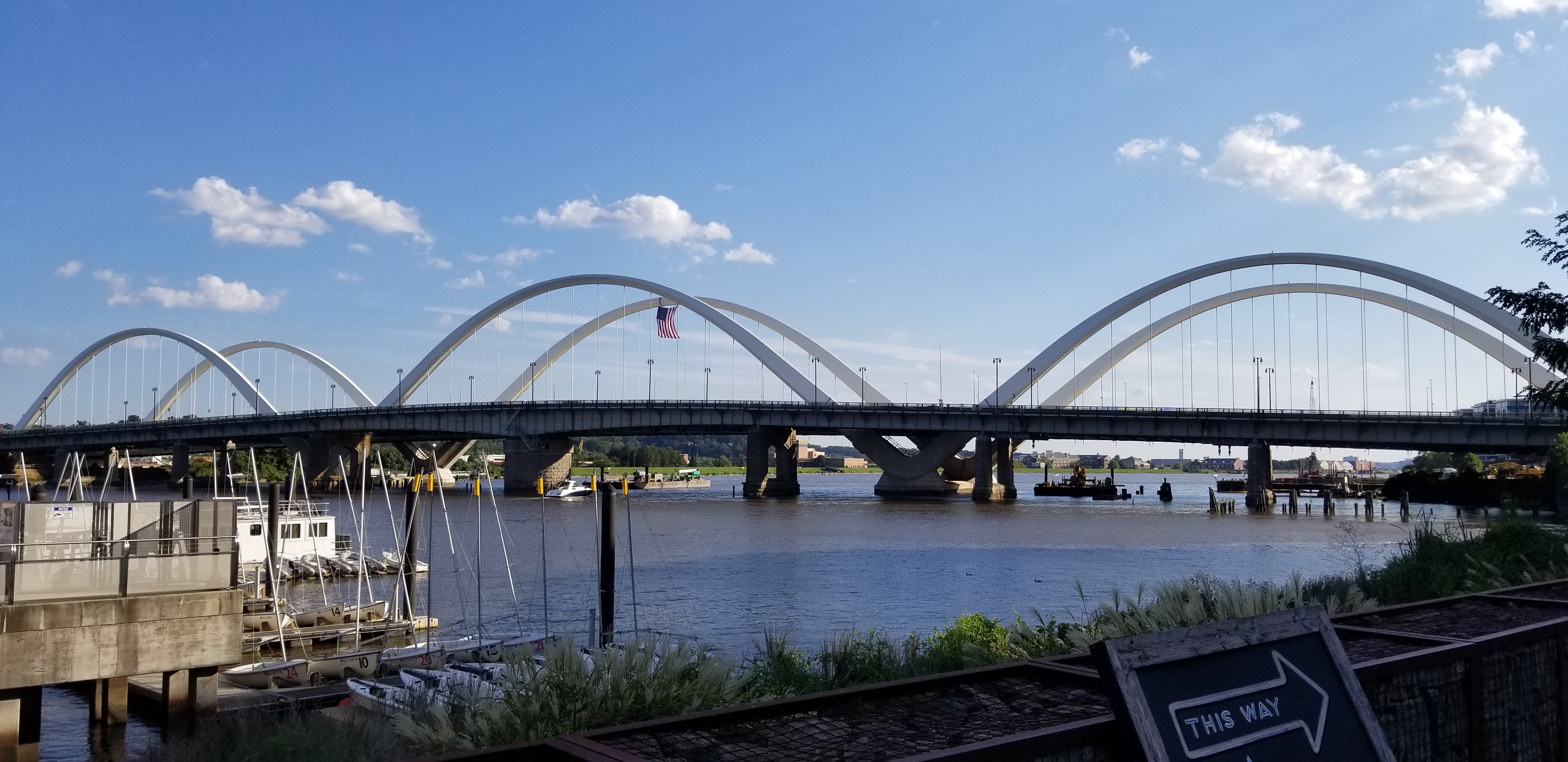 Памятные мосты. Мемориальный мост Вашингтон. Мост Frederick Bridge. Мемориальный мост проект Вашингтон.