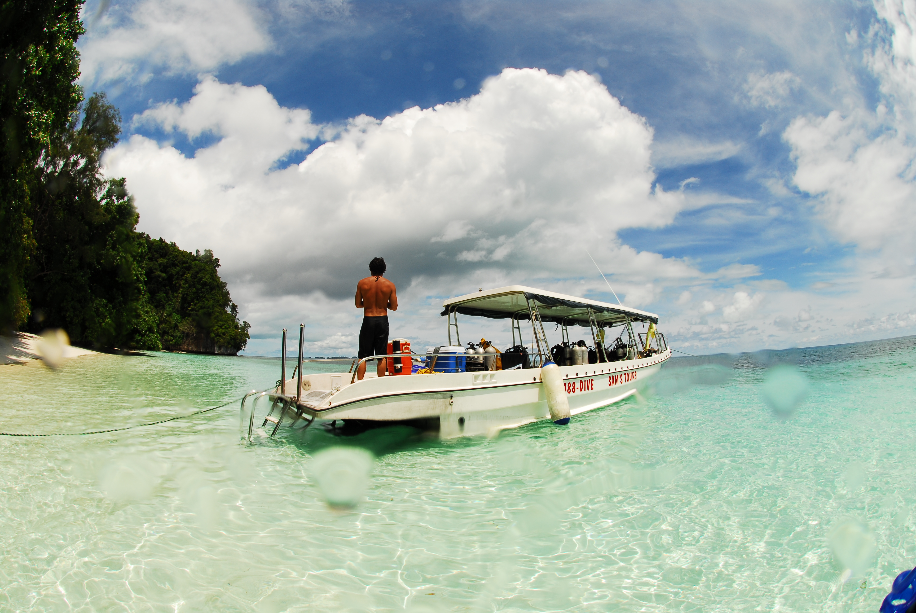 Филиппинское море. Транспорт Палау. Palau Island. Нгеломурд Палау.