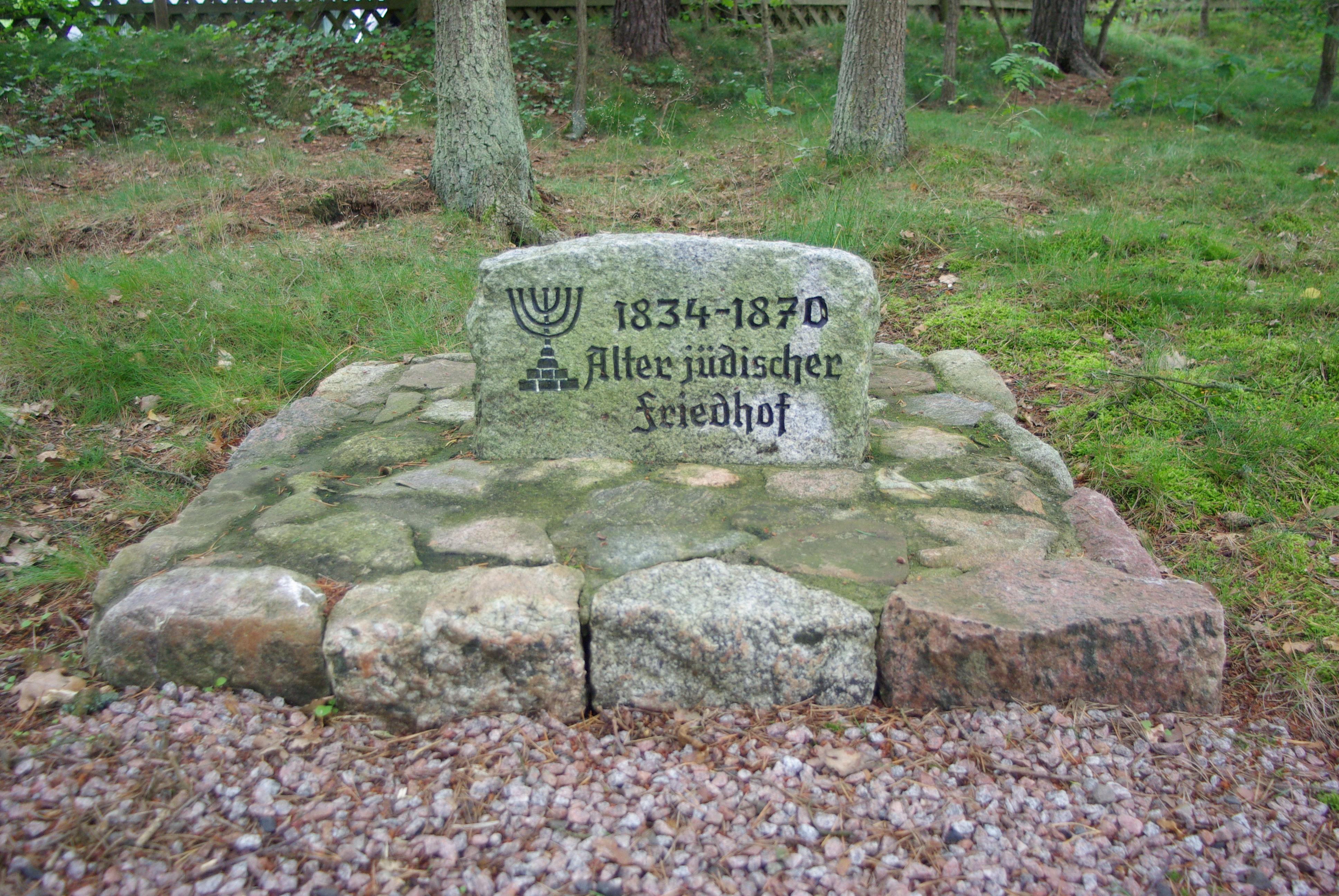 Datei:Gedenkstein Alter Jüdischer Friedhof 1834-1870.JPG – Wikipedia