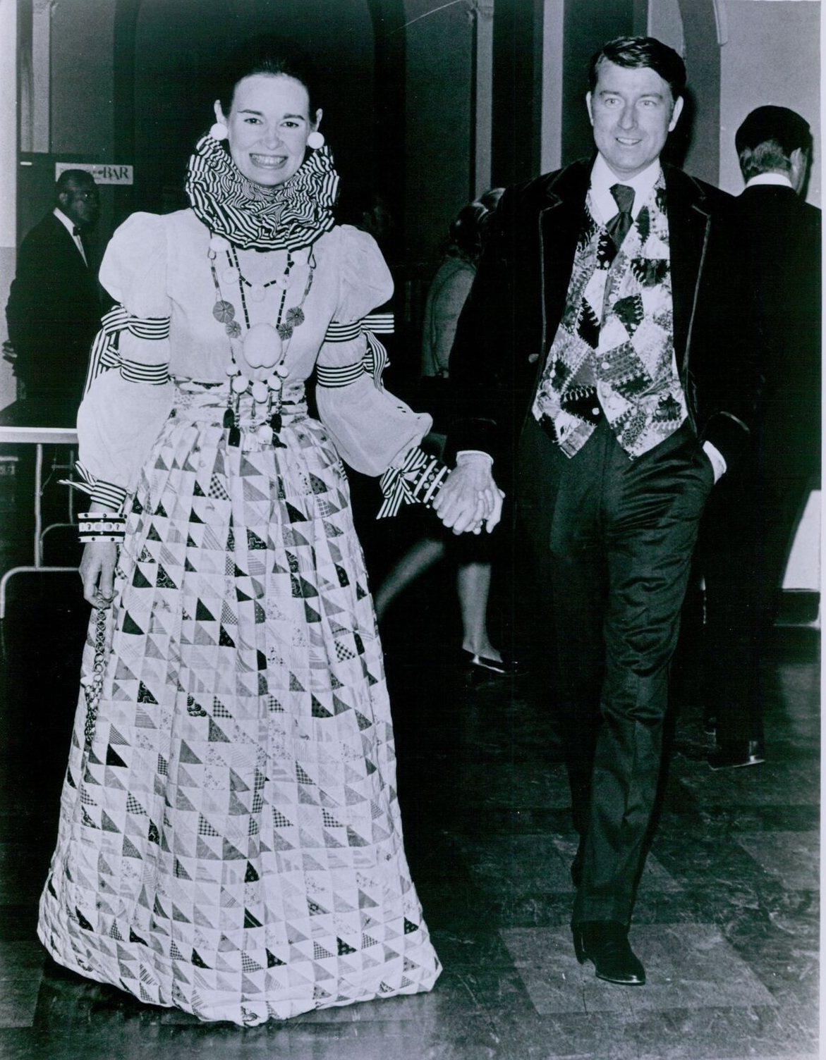 File:Gloria Vanderbilt and Wyatt Emory Cooper.jpg - Wikipedia