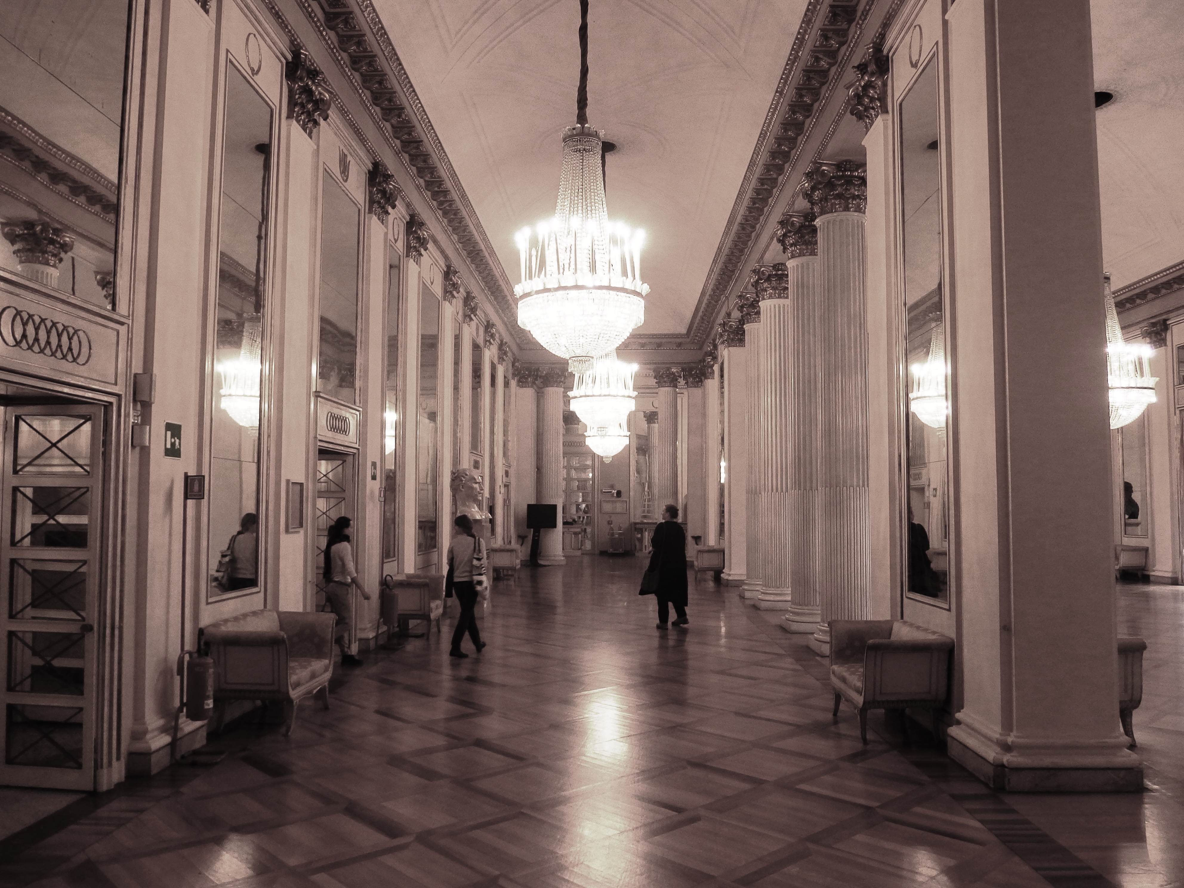 File Milano Teatro alla Scala interior foyer.JPG Wikipedia