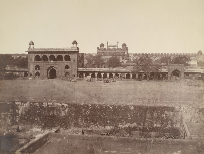 https://upload.wikimedia.org/wikipedia/commons/3/35/Naubat_Khana_Red_Fort_1857.jpg