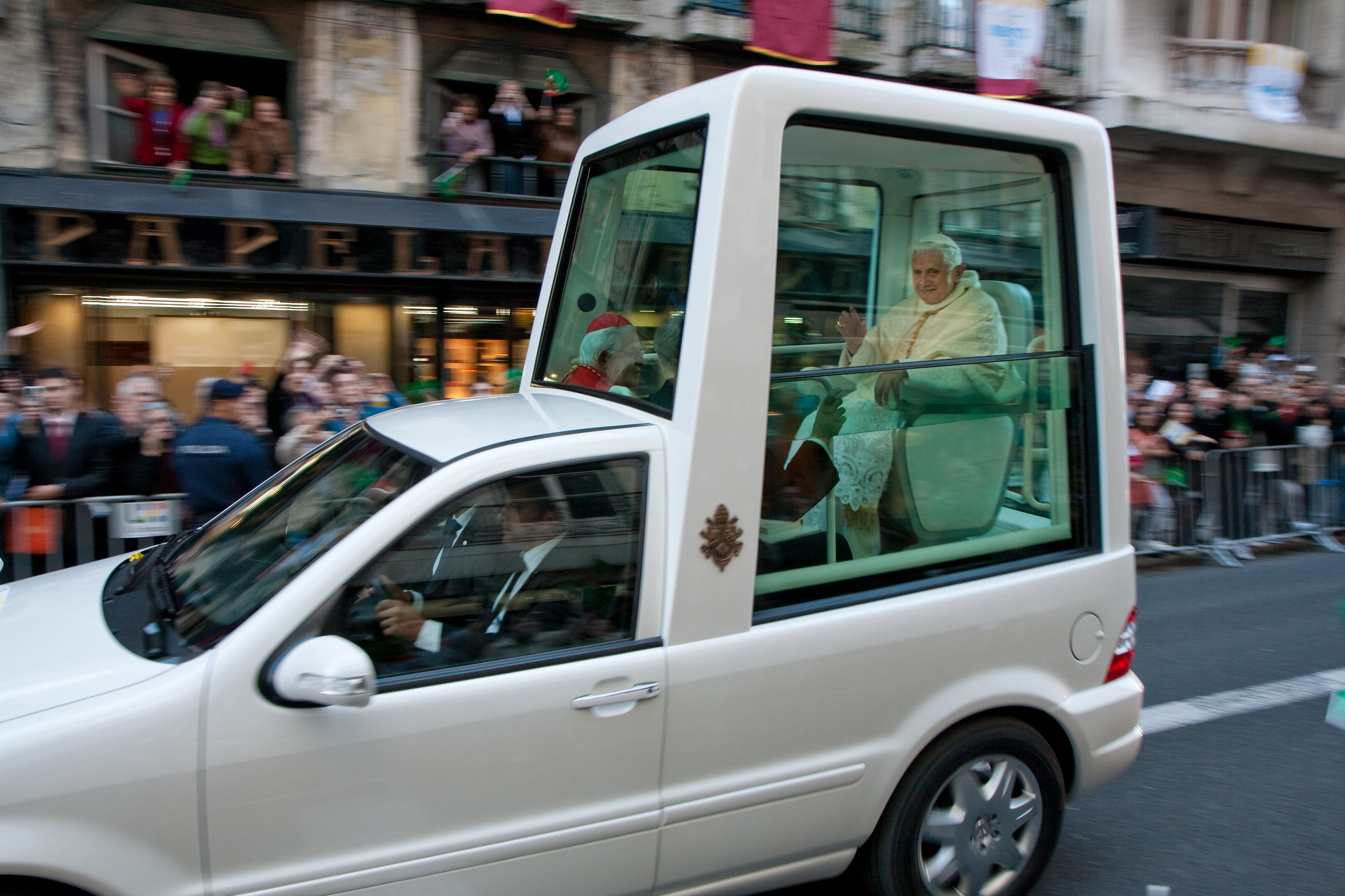 File:Pope Benedict XVI - Papa Bento XVI - Paus Benedictus 16 - Lisboa Lissabon 2010 Creative Commons (4646147868).jpg - Commons